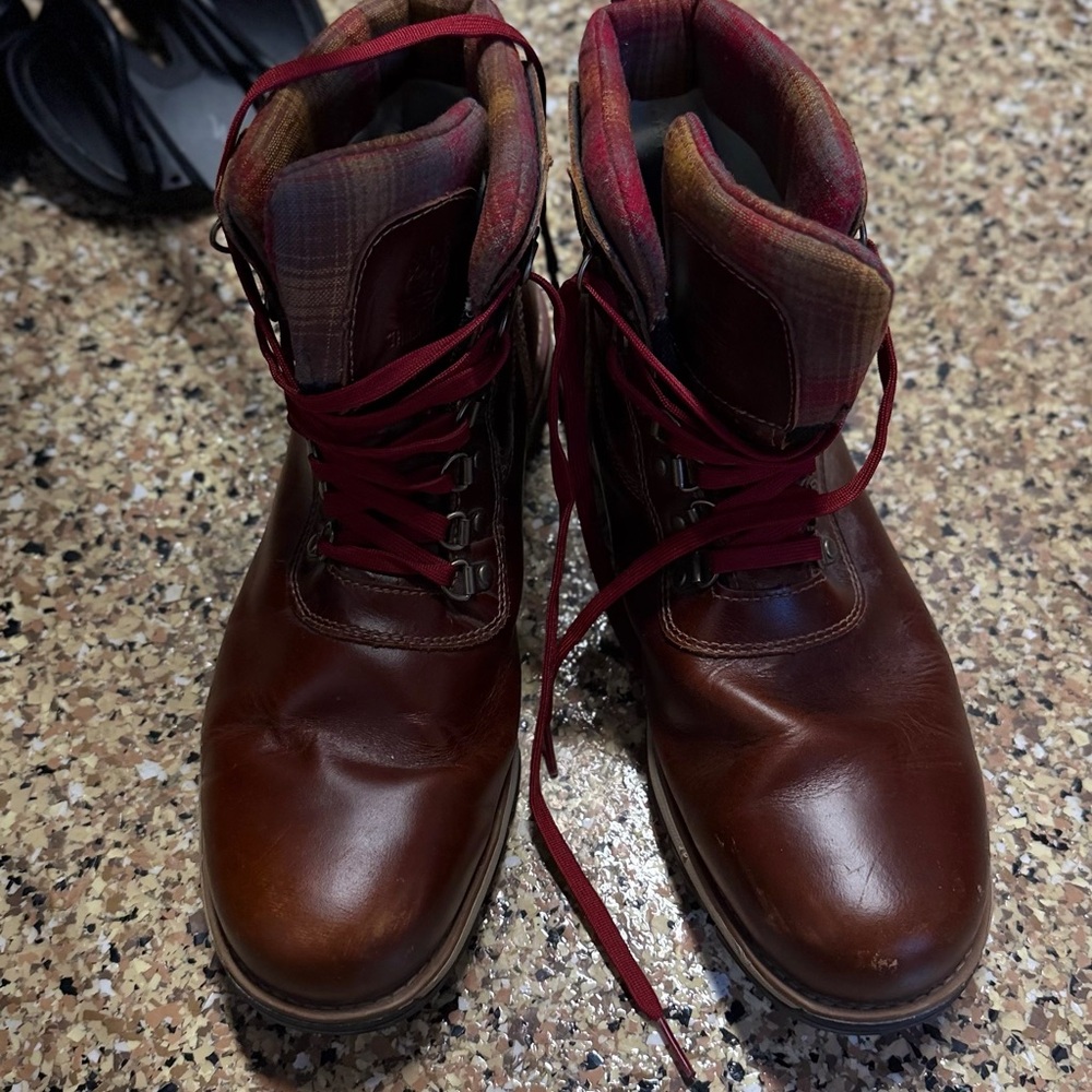 Pendleton Brown Leather Boots with Red Laces